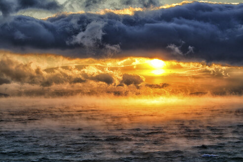 Arktischer Ozean, Wolken über der Barentssee in der Dämmerung - DSGF01551