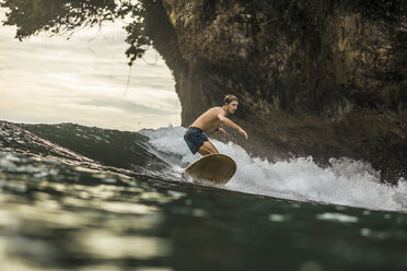 Indonesia, Java, man surfing - KNTF00695