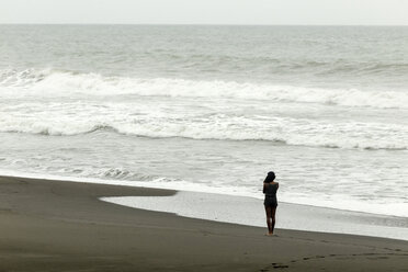 Indonesia, Java, woman at ocean coastline - KNTF00728