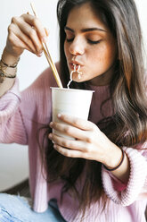 Young woman eating Chinese noodles - VABF01244