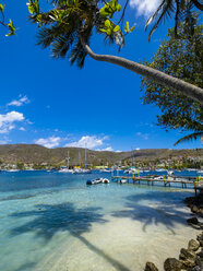 Karibik, St. Vincent und die Grenadinen, Bequia, Bucht von Port Elisabeth mit Segelschiffen - AMF05330