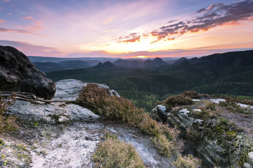 Germany, Saxony, Saxon Switzerland, Kleiner Zschand and Kleiner Winterberg at twilight - FPF00131