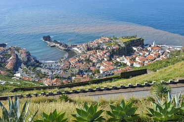 Portugal, Madeira, view of Camara de Lobos, south coast - RJF00672