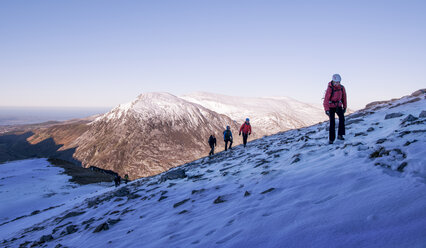 UK, North Wales, Snowdonia, Ogwen, Cneifion Rib, mountaineers - ALRF00853