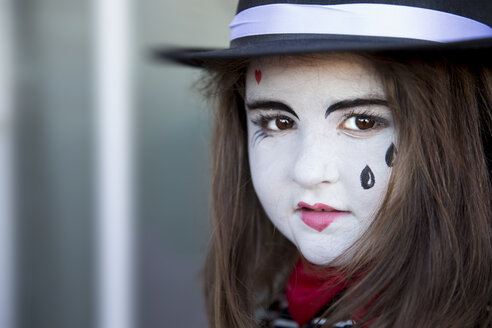 Portrait of little girl rouged as a harlequin - ERLF00200