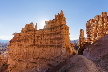 USA, Utah, Bryce Canyon National Park, Hoodoos am Navajo Loop Trail - FOF09015