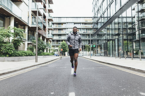 Irlenad, Dublin, young man running in the city - BOYF00684