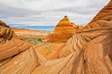 USA, Arizona, Page, Paria Canyon, Vermillion Cliffs Wilderness, Coyote Buttes, red stone pyramids and buttes - FOF09058