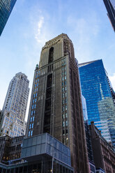 USA, New York City, Manhattan, Wolkenkratzer von unten gesehen - BOYF00722