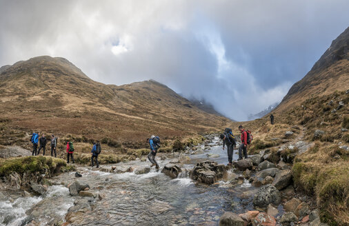 Vereinigtes Königreich, Schottland, Glencoe, Trekking in Sron na Lairig - ALRF00865