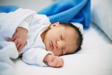 Sleeping newborn baby girl - GEMF01529