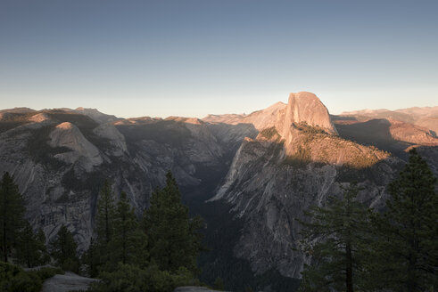 USA, California, Yosemite National Park, Glacier Point at sunset - EPF00395