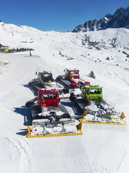 Schweiz, Kanton Bern, Grindelwald, Schneekatzen - AMF05343