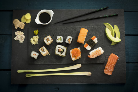 Vielfalt an Sushi, lizenzfreies Stockfoto