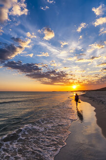 Spanien, Menorca, Son Bou, Sonnenuntergang - SMAF00721
