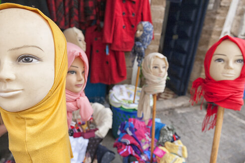 Marokko, Essaouira, Geschäft mit muslimischen Kopftüchern - DSG01614