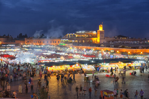 Marokko, Marrakesch, Djemaa el Fna bei Nacht - DSGF01625