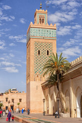 Marokko, Marrakesch, Blick auf die Koutoubia-Moschee - DSGF01629