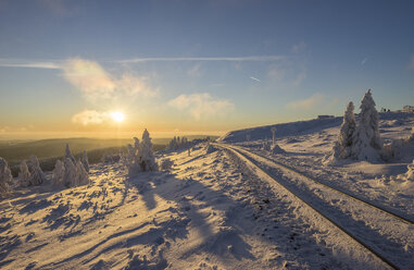 Deutschland, Sachsen-Anhalt, Nationalpark Harz, Brocken am Winterabend - PVCF01035