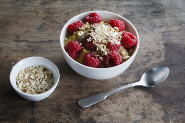 Schüssel Haferbrei mit Himbeeren - EVGF03131