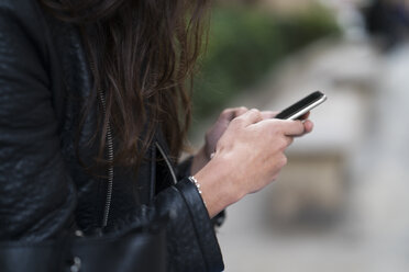 Close-up of woman using a cell phone - KKAF00522