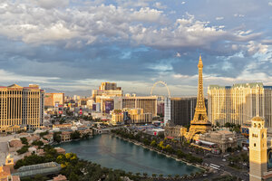 USA, Nevada, Las Vegas, Strip, Hotels und Eiffelturm - FOF09103