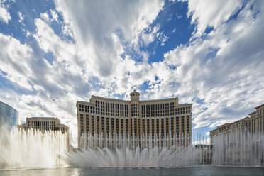 USA, Nevada, Las Vegas, Strip, fountain of hotel Bellagio - FOF09107