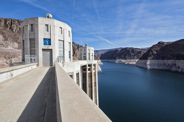 USA, Nevada, Arizona, Lake Mead, Colorado River, Hoover-Damm, Druckleitungstürme - FOF09114