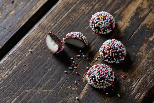 Fondant-Konfekt mit Zuckerperlen - CSF28137