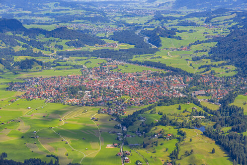Deutschland, Bayern, Ortsbild von Oberstdorf vom Himmelschrofen aus gesehen - WGF01062