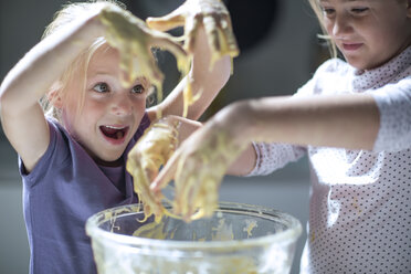 Girls baking in kitchen - ZEF13228