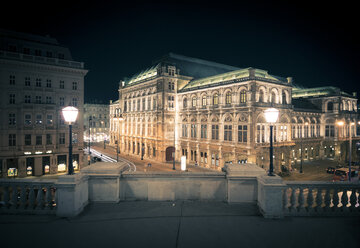 Österreich, Wien, Staatsoper bei Nacht - STCF00300