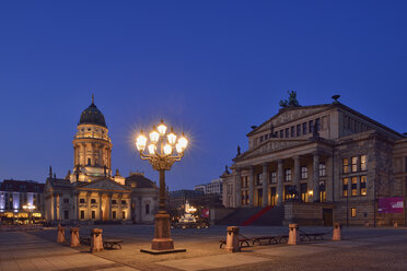 Germany, Berlin, illuminated Deutscher Dom and Konzerthaus at Gendarmenmarkt - RUEF01778