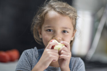 Little girl eating an apple - ZEF13310