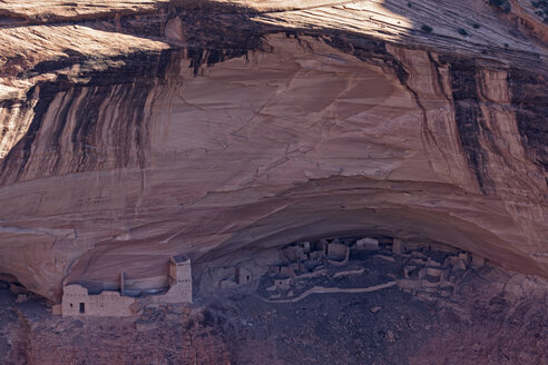 USA, Arizona, Canyon de Chelly National Monument, Canyon del Muerto, Mummy Cave, ruins of Pueblo Indians - FOF09139