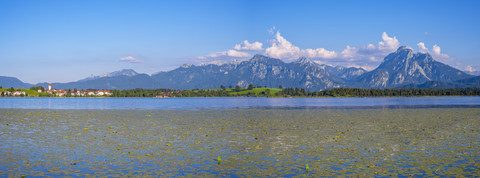 Deutschland, Bayern, Allgäu, Berge am Hopfensee, lizenzfreies Stockfoto