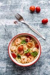 Spaghetti with prawns, tomatoes and basil - SARF03268