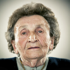 Porträt einer älteren Dame - ZOCF00160