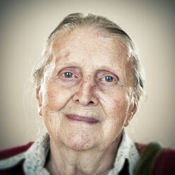 Porträt einer älteren Dame - ZOCF00181