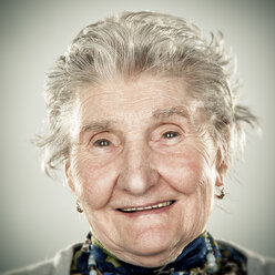 Porträt einer älteren Dame - ZOCF00196