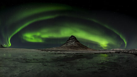 Iceland, Northen lights at Kirkjufell mountain - RAEF01771