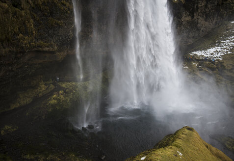 Island, Detail des Wasserfalls Seljalandsfoss - RAEF01784