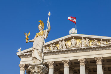 Österreich, Wien, Parlament, Statue Pallas Athene, Österreichische Flagge - WDF03929