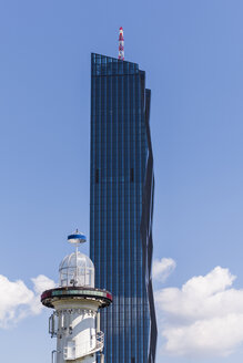 Österreich, Wien, Donauinsel, Leuchtturm und DC Tower 1 - WDF03959