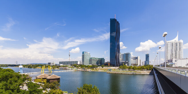 Österreich, Wien, Donau City mit Donauturm und DC Tower 1 - WDF03960