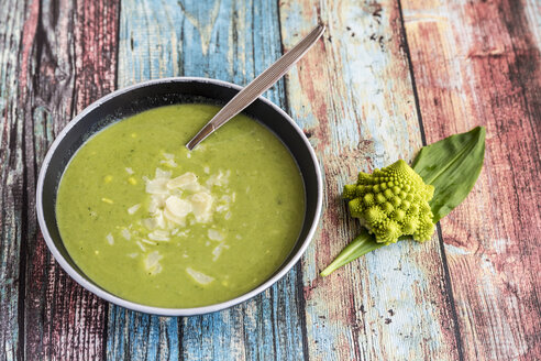 Schüssel Romanesco-Brokkoli-Bärlauch-Suppe - SARF03273