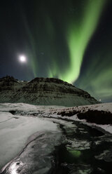 Iceland, Northen lights in the mountain - RAEF01786