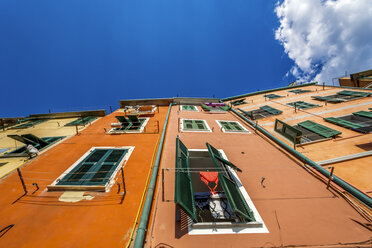 Italy, Cinque Terre, Riomaggiore, facades of multi-family houses - PUF00614