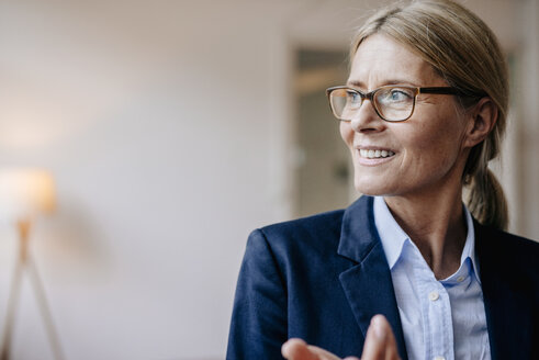 Portrait of confident businesswoman wearing glasses - JOSF00718