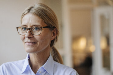 Portrait of confident businesswoman wearing glasses - JOSF00719